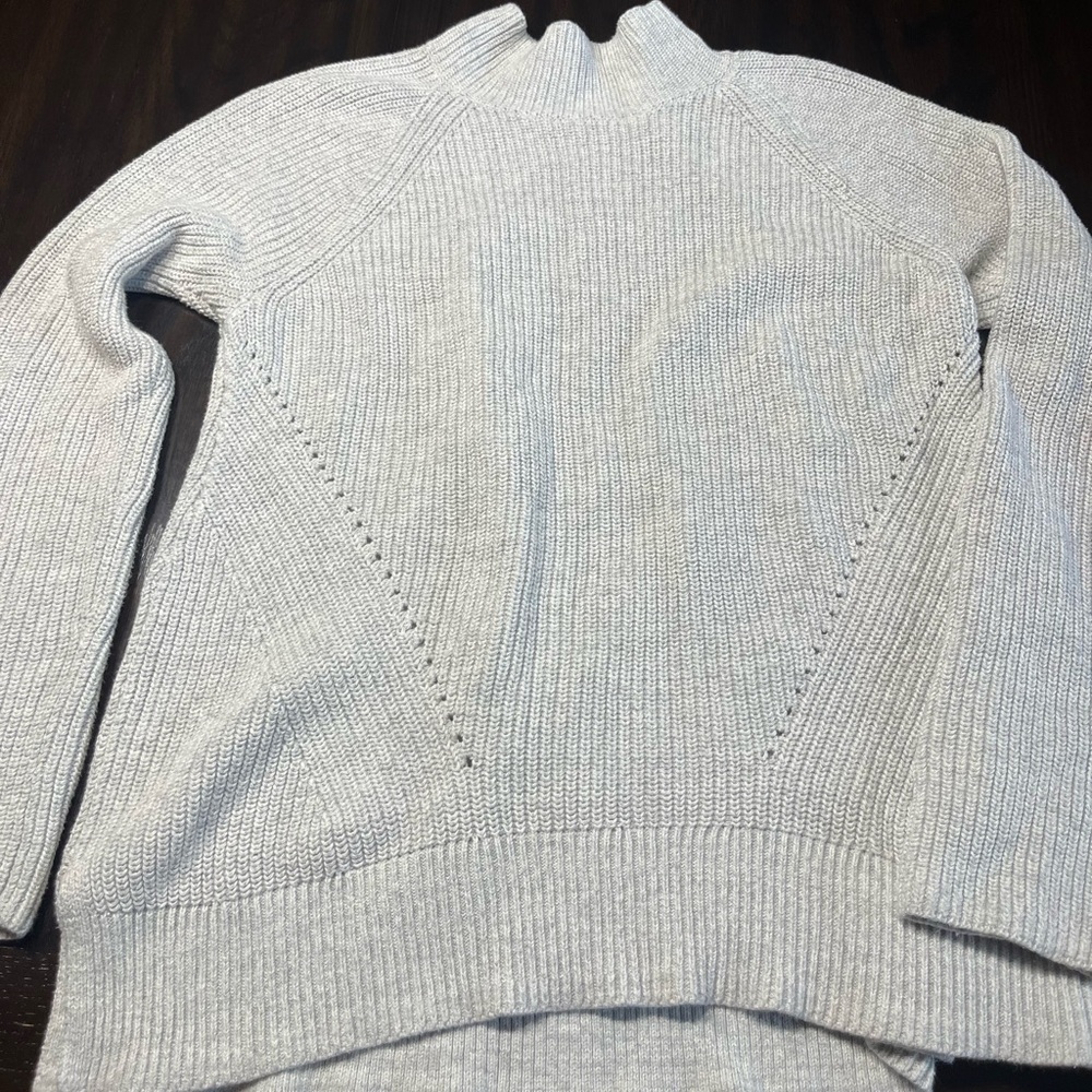 Gap Women’s Gray Mock-neck Sweater